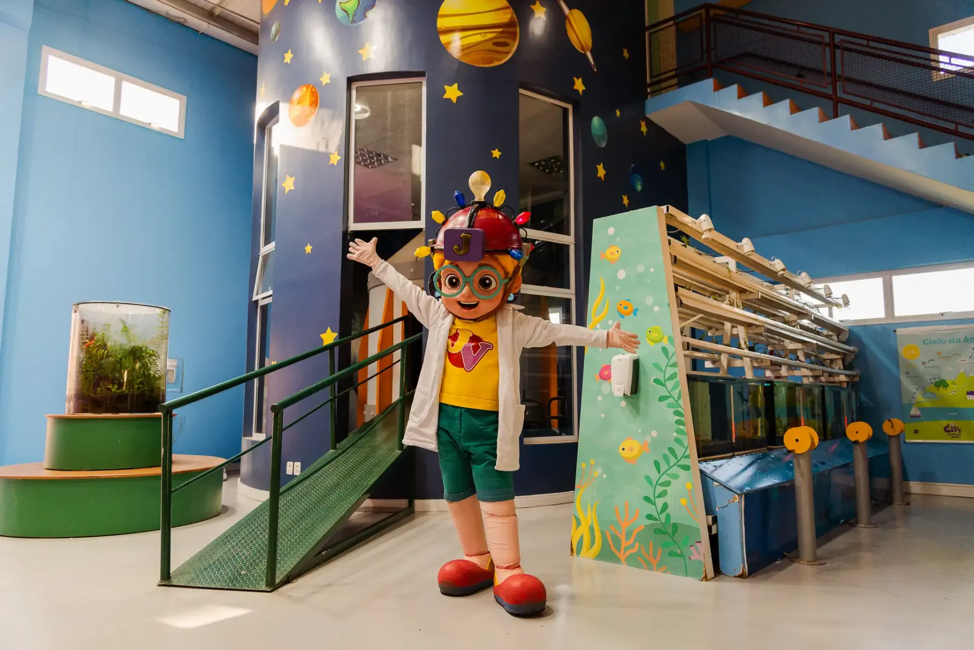 Laboratório de Missões - personagem Jota Vic no espaço de experimentos científicos